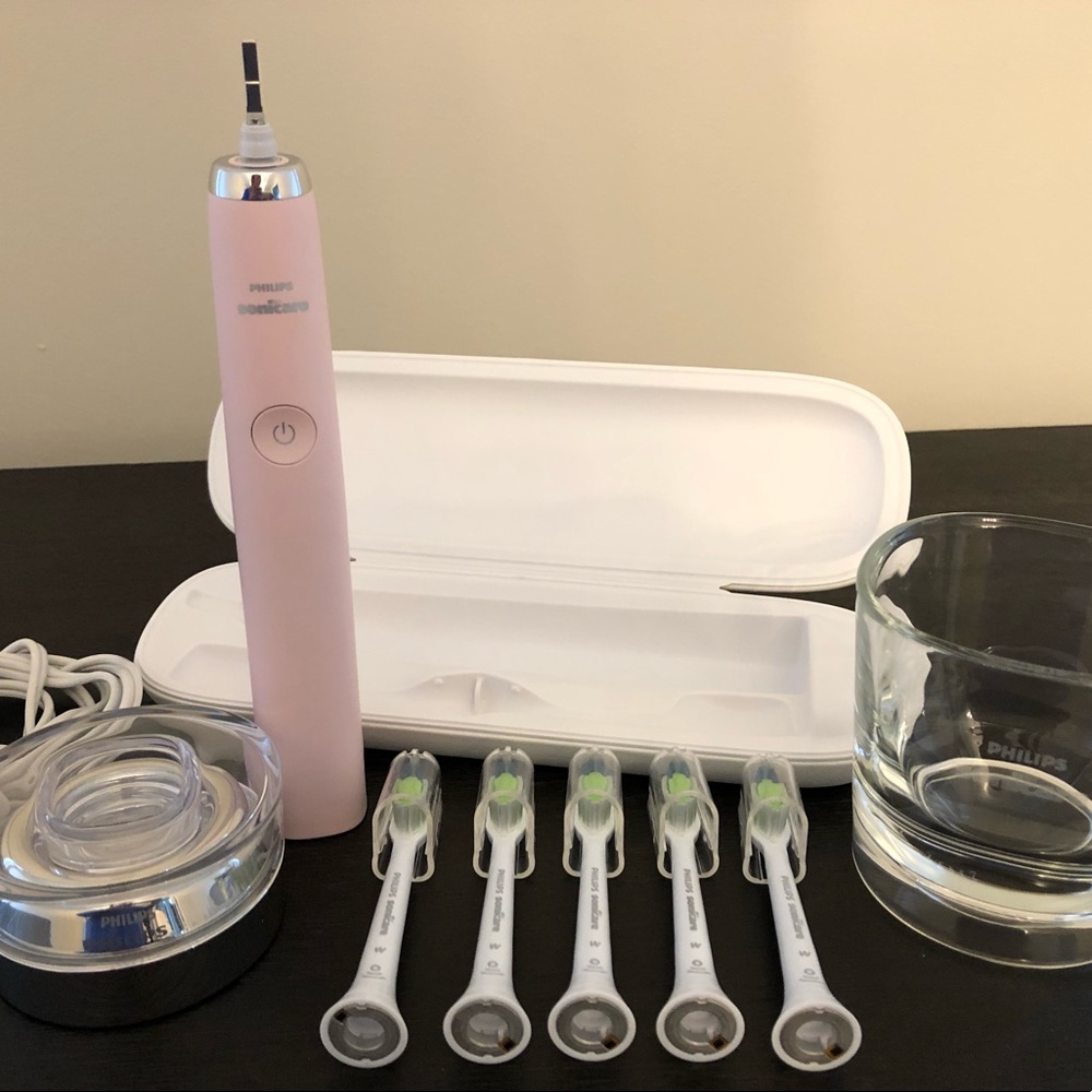 Phillips Sonicare Diamond electric toothbrush w/ 5 replacement heads